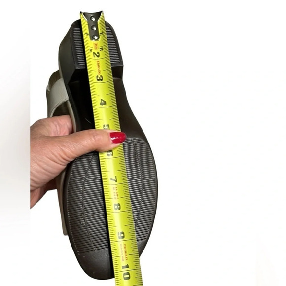 SAS sandals ,women size 10.5 Suntimer Pearl Cream colored,Velcro,comfy,1.5” heel - Picture 16 of 17